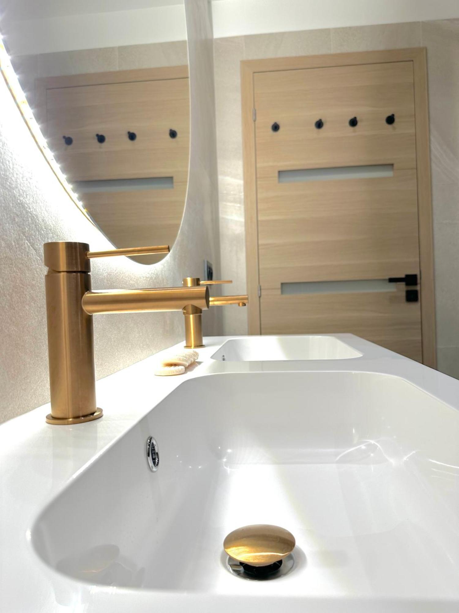Monaco # Menton - 6 Persons - 2 Bedrooms - Full Renovated - Private Parking - Hypercenter - Clim - Beach And Sun Ngoại thất bức ảnh