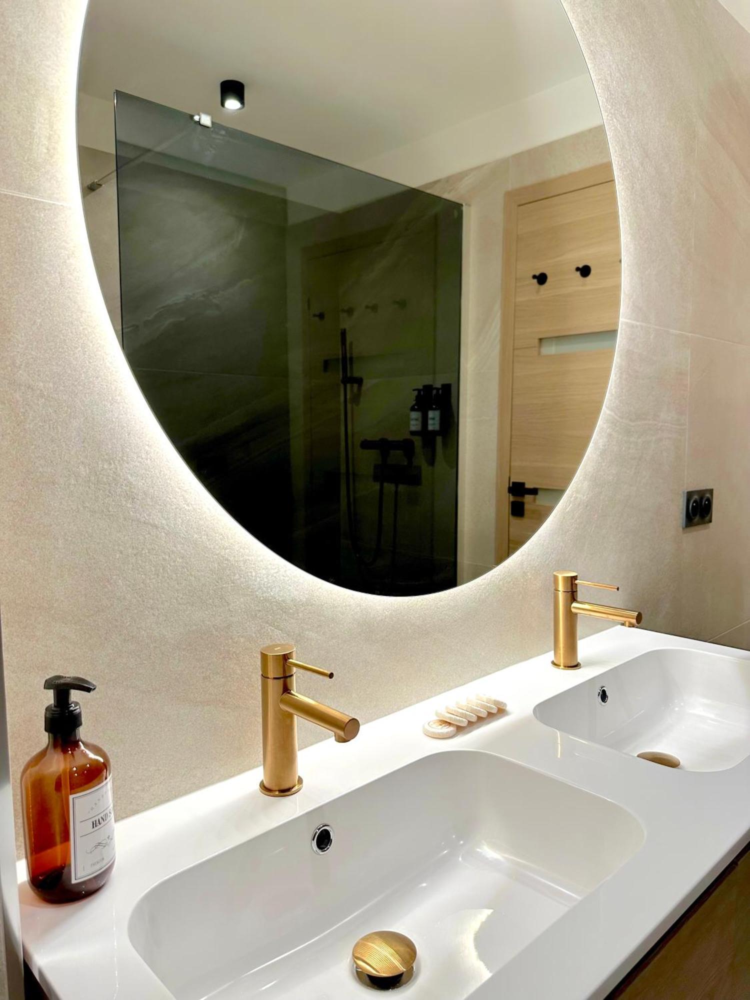 Monaco # Menton - 6 Persons - 2 Bedrooms - Full Renovated - Private Parking - Hypercenter - Clim - Beach And Sun Ngoại thất bức ảnh